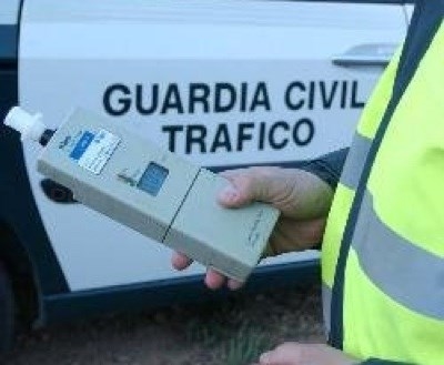 La Guardia Civil detiene a un ciudadano extranjero por conducir un camión superando en más de 8 veces la tasa permitida de alcohol