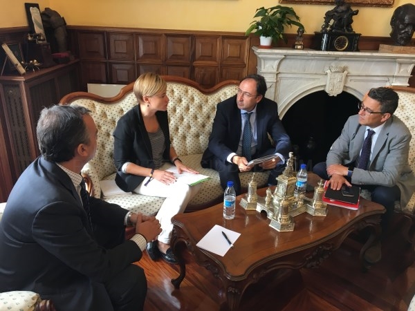 El Alcalde recibe a la nueva directora general de Fundación San Cebrián