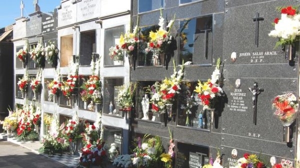 El Ayuntamiento prepara el Día de Todos los Santos con horarios especiales de apertura del cementerio y de la línea de transporte público