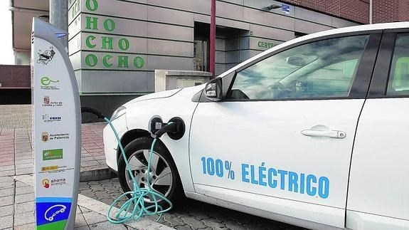 El Ayuntamiento de Palencia instalará tres nuevos postes de recarga para vehículos eléctricos y un parque multiaventuras en el Ribera Sur