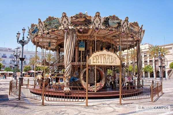 El Parque del Salón acogerá un tiovivo clásico durante los meses de marzo y abril gracias a la colaboración de Ayuntamiento y las asociaciones de come