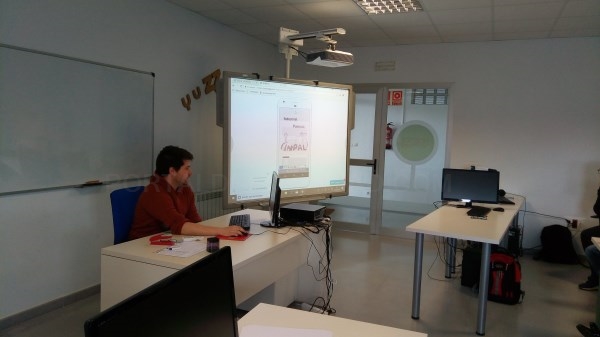 El proyecto Forempleo avanza con la presentación de los primeros prototipos de app móvil a los responsables de los polígonos industriales de la ciudad