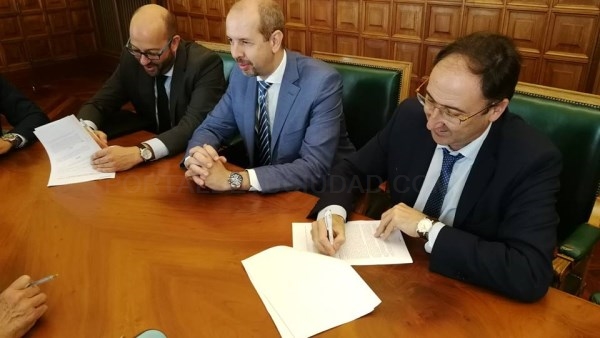 El Ayuntamiento suscribe un préstamo de 2,5 millones de euros con el BBVA para la financiar parte del Plan de Inversiones 2018