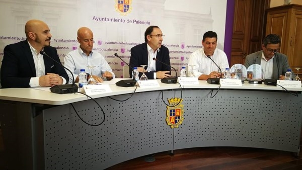 El Ayuntamiento destina 15.300 euros para la que los clubes de rugby, natación y piragüismo promocionen la práctica deportiva entre los más jóvenes