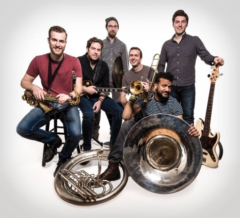 El brass band de Huntertones despide mañana miércoles la segunda edición del ciclo ‘La huerta de las delicias’