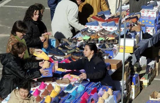 El mercadillo cambiará el Recinto Ferial por el aparcamiento de la Plaza de Toros el último domingo de septiembre y el primero de octubre