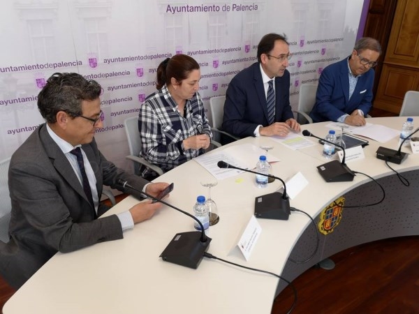 El Ayuntamiento colabora con Club Baloncesto Palencia y Filipenses mediante la firma de sendos convenios de colaboración valorados en 17.000 euros