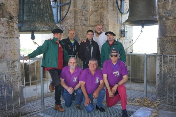 S. M. LA REINA APOYA EN EL BURGO DE OSMA EL TOQUE MANUAL DE CAMPANAS
