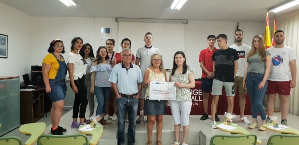 Los alumnos del IES Virgen de la Calle recaudan 2,000€ para proyectos solidarios