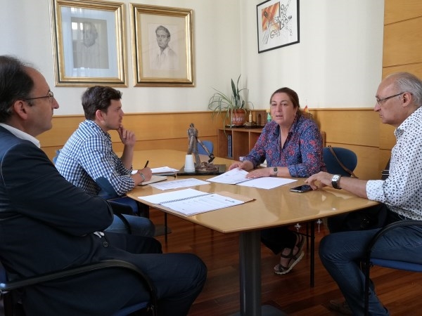 El concejal de Deportes se compromete a estudiar la mejora de las condiciones del convenio de colaboración con el Club Filipenses Baloncesto