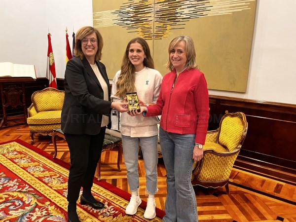 Armisén destaca el alto nivel del atletismo en Palencia durante la recepción a Marta García