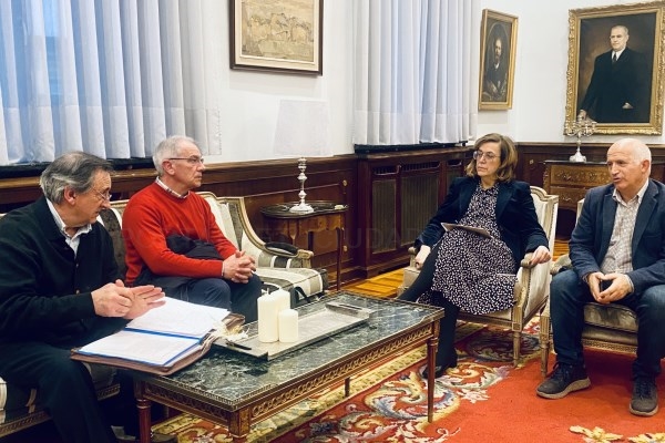 La Diputación estudia con los representantes de la junta vecinal de Recueva de la Peña (Castrejón de la Peña) la posible mejora de sus comunicaciones