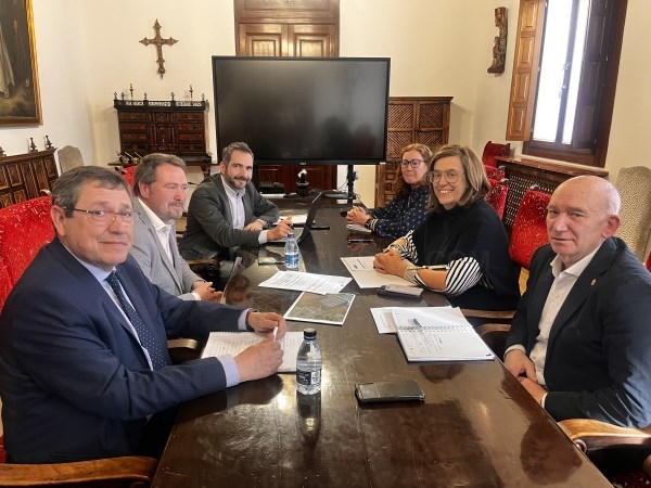 La Diputación y el Ayuntamiento de Osornillo repasan proyectos para acometer en la localidad