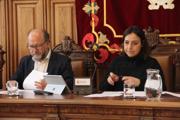 El pleno extraordinario aprueba la reorganización del equipo de Gobierno y la consideración de Carrancio como concejal no adscrito