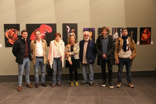 Paco Manzano muestra en el Teatro Principal un sublime recorrido visual por el mundo del flamenco en clave femenina