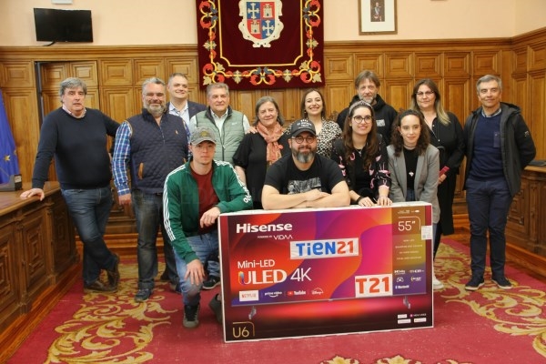 La imagen ‘Espectadores’ de Juan Antonio Mellado, ganadora del Concurso de Fotografía Momentos de Pasión 2024