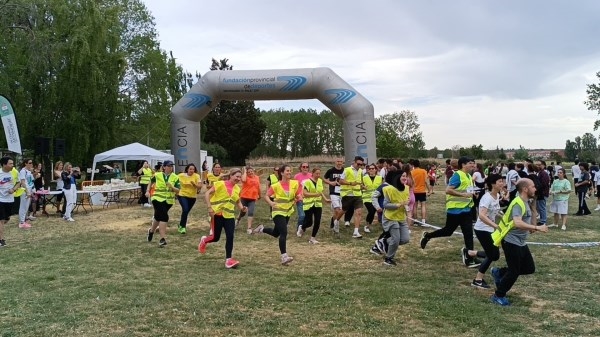 Villamuriel celebra una nueva carrera solidaria