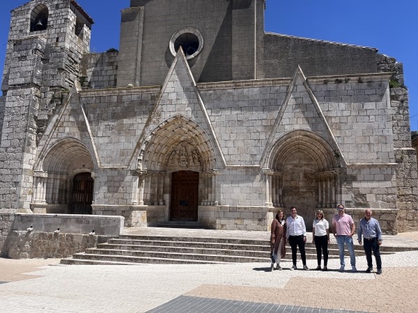 La Diputación ha aportado 17.000 euros para la renovación del pavimento de la plaza de la iglesia de Herrera de Valdecaña