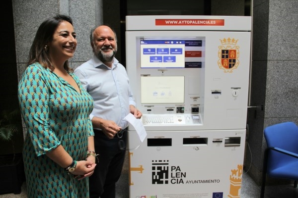 El Ayuntamiento de Palencia estrena cajeros automáticos para "facilitar" pagos y trámites a los ciudadanos