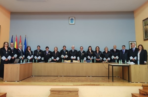 El CACYL celebra el último Pleno del año judicial y concede la Gran Cruz al Mérito de la Abogacía de CyL a la palentina Victoria Ortega