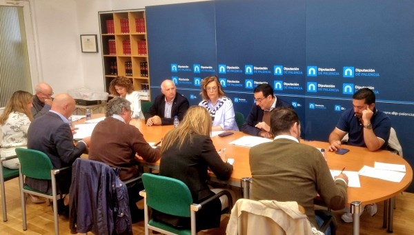 La Diputación aprobó el reparto de 382.689 euros entre las localidades que mantienen oficinas de los CEAS de la provincia