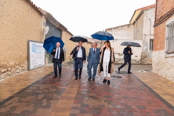Dos calles del casco urbano de Villalobón se han remozado gracias a la inversión de casi 172.000 euros de Diputación, Junta y Ayuntamiento