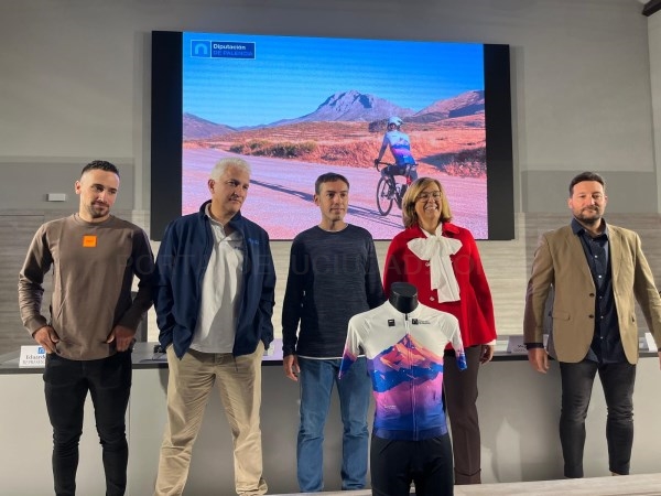 El maillot de la “Montaña Palentina” que promueve la Diputación de Palencia se pondrá a la venta el próximo lunes 14 de octubre