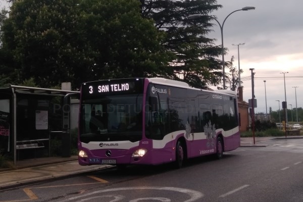 Seis autobuses garantizan los servicios mínimos del transporte
