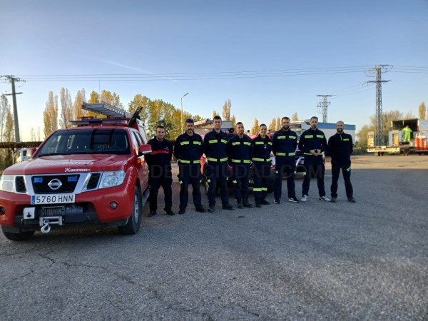 Ocho bomberos del Servicio de Protección Civil y Extinción de Incendios de la provincia de Palencia dan relevo a los siete que se encuentran en Aldaia