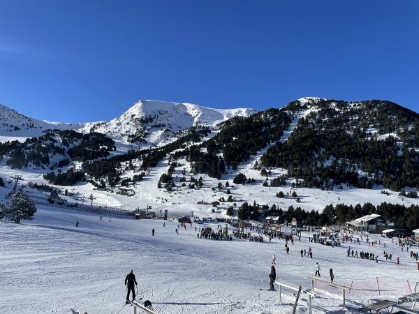 Última semana de inscripción para las “Convivencias en la Nieve 2025”, que comenzarán el 12 de enero, con Andorra y Baqueira- Beret como destinos