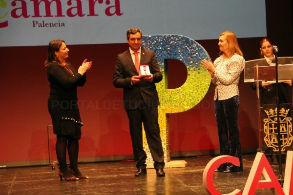 La Cámara de Comercio de Palencia recibe la Medalla de Oro de la Ciudad