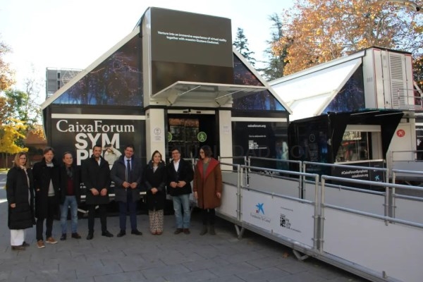 La alcaldesa de Palencia, Miriam Andrés, acude a la presentación de  "Symphony, un viaje virtual al corazón de la música clásica"