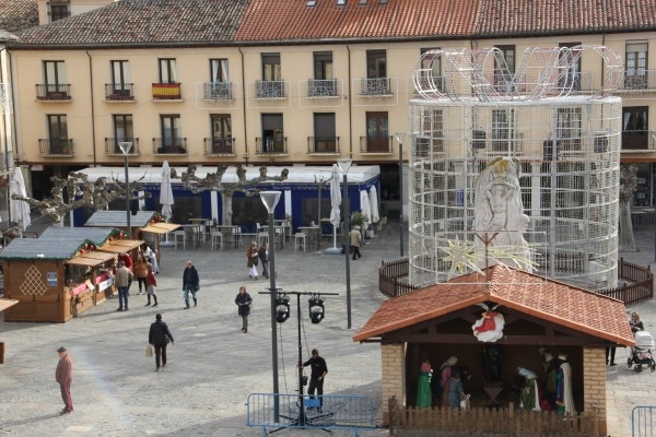 El Mercado Navideño llega a la Plaza Mayor con catorce puestos artesanos, batukadas, cuentacuentos y un árbol de los deseos