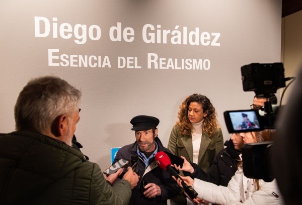 La Diputación palentina inaugura la exposición pictórica “La esencia del realismo” de Diego de Giráldez para hacer un repaso a su obra de 40 años