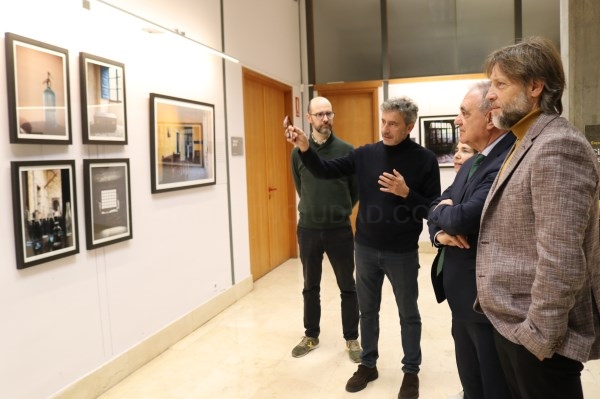 La muestra ‘ciertos deslumbramientos’  abre sus puertas esta misma tarde en la Biblioteca Pública