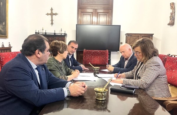 La Diputación estudiará con los técnicos el problema en la captación de aguas de Bustillo de la Vega para dar servicio a la localidad