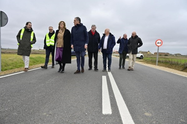 La Diputación mejorara la seguridad en los cruces con vehículos agrícolas y reduce el riesgo de accidentes entre Villalumbroso y Abastas