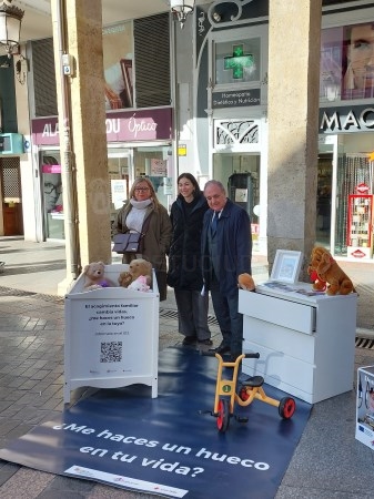 Palencia sale a la calle para concienciar sobre la importancia de contar con familias de acogida