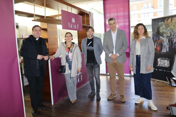 Palencia inaugura su Punto de Información de Semana Santa en el Cubo de Cristal