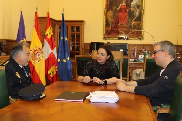 Andrés y Casas reciben al nuevo Comisario de la Policía Nacional en Palencia
