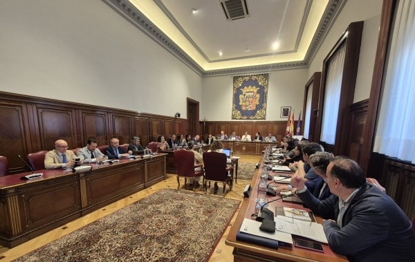 El equipo de Gobierno obtiene el apoyo de los grupos políticos para aprobar por unanimidad las nuevas directrices de los Planes Provinciales
