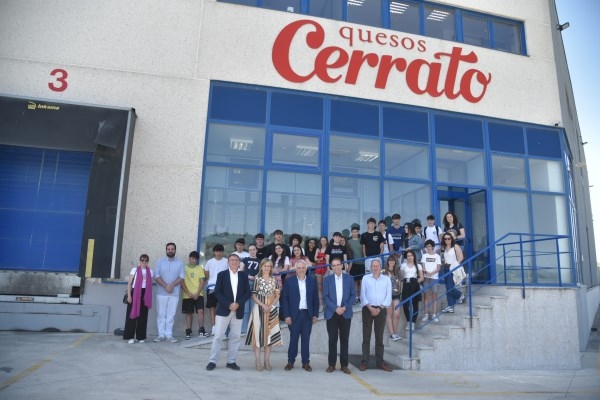 La Diputación de Palencia y la Fundación Empresa Familiar acercan la realidad empresarial a estudiantes.