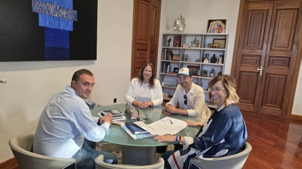 La presidenta de la Diputación recibe a los impulsores del proyecto Trébede
