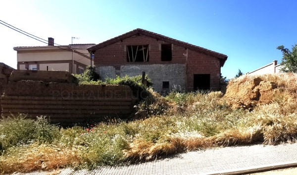 La Diputación impulsa la limpieza y demolición de inmuebles en ruinas en los cascos urbanos de los pueblos