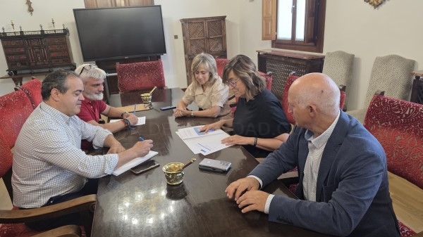 La Diputación de Palencia estudia la mejora del centro social de Quintana del Puente para que esté operativo en 2025