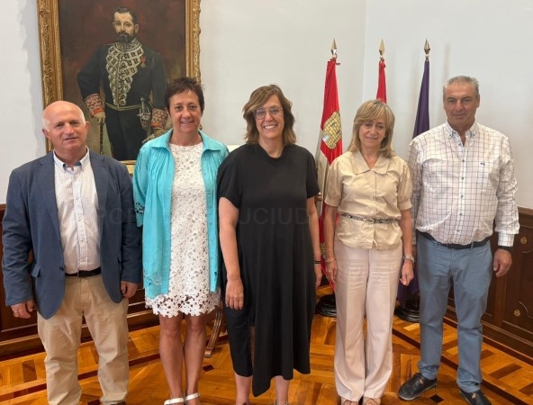La Diputación estudiará la colaboración para recuperar una zona degradada en Villahán