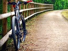 La Diputación de Palencia ejecuta un nuevo carril bici entre Aguilar de Campoo y la playa del embalse