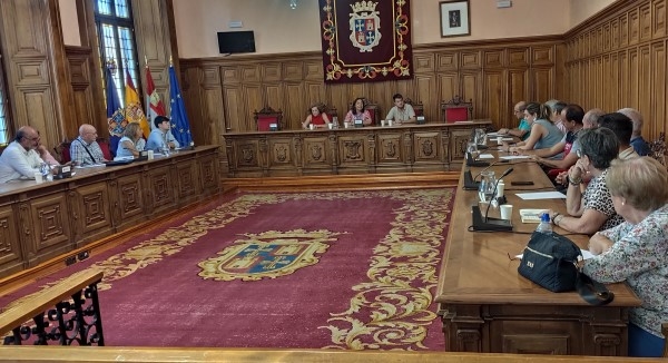Ayuntamiento y Asociaciones de Vecinos a una en la defensa del interés de la ciudad frente a las obras de Adif