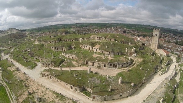 La Diputación contrata con la empresa Viveros Pisuerga las obras de mejora del paisaje urbano de los barrios de bodegas de Astudillo y Baltanás