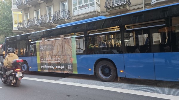 La Villa Romana La Olmeda recorre San Sebastián en autobús durante el mes de octubre para promocionar Palencia como destino turístico